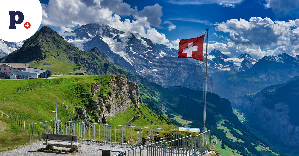 krajobraz górski z flagą Szwajcarii