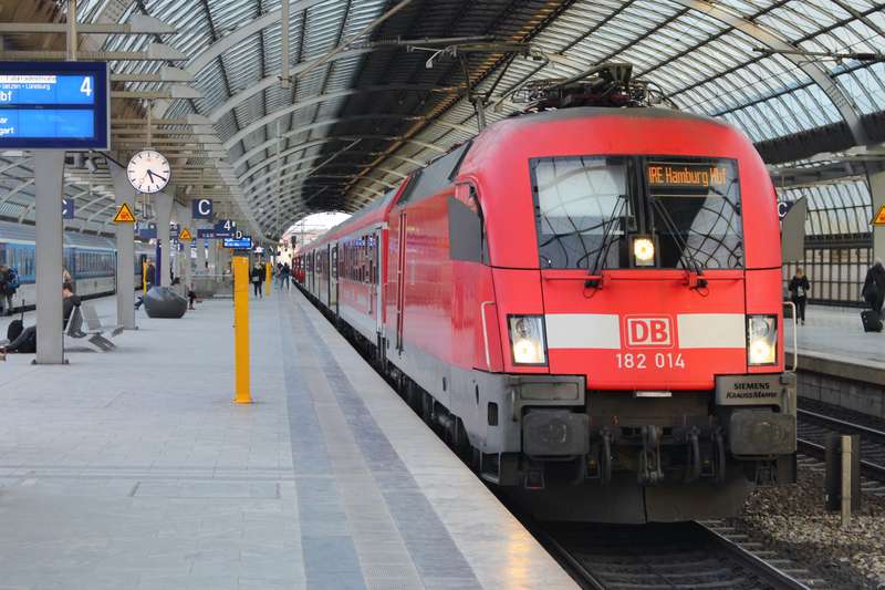 pociąg Deutsche Bahn na stacji