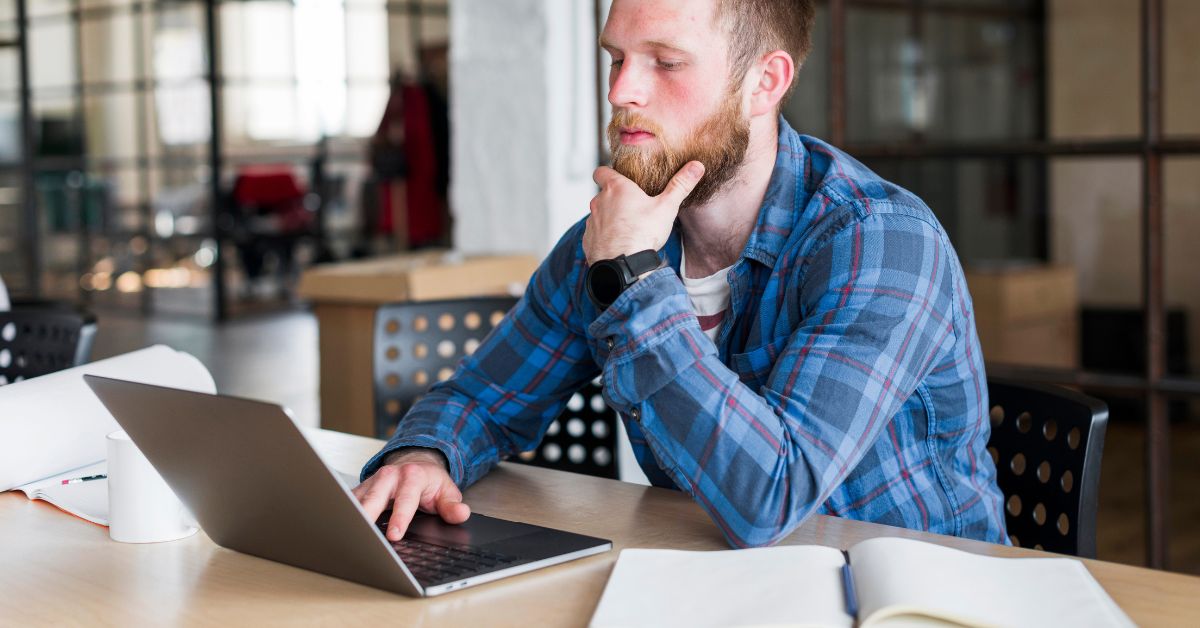 eAMS, online, komputer, szukanie pracy online, urząd pracy online