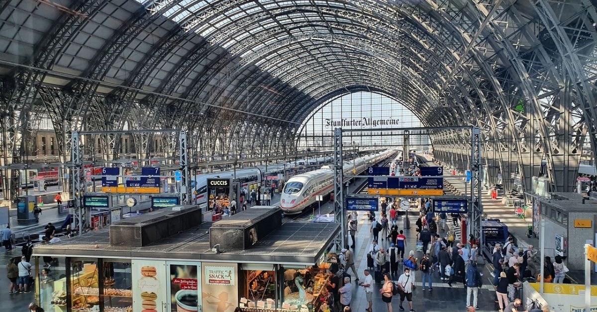 Frankfurt Hauptbahnhof, dworzec głowny Frankfurt, dworzec kolejowy, dworzec, pociągi