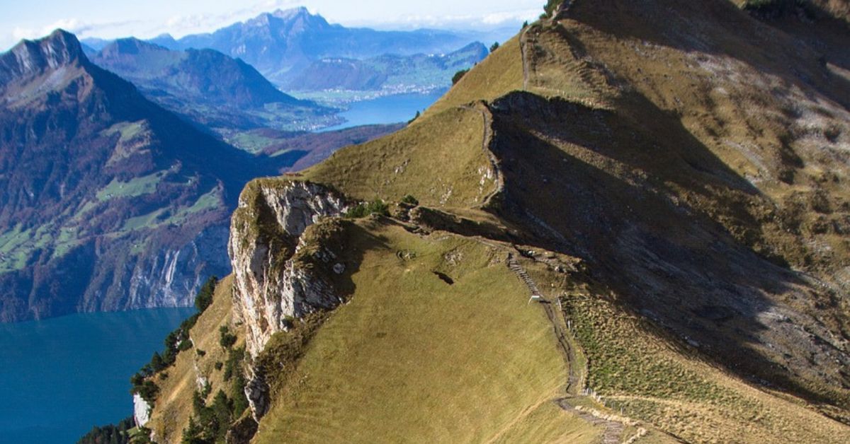 Fornalpstock, Gratwanderweeg Stoos, wedrówka, górski szlak, szwajcarskie alpy, jezioro