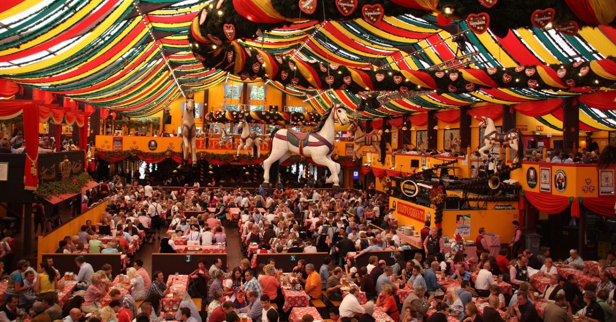 Oktoberfest, Wiesn, świueto piwa, Festzelt, namiot piwny, piwo, biesiada, bawaria, monachium, münchen