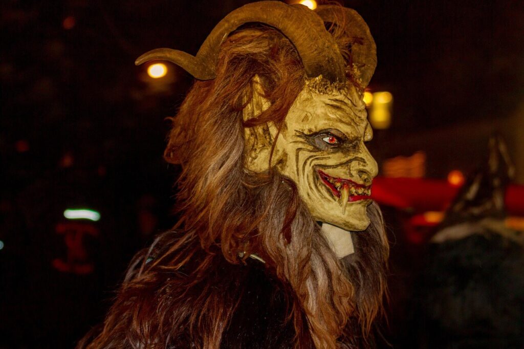 krampus, krampuslauf, biegi krampusa, prada krampusa, tradycja, św. mikołaj, 6 grudnia, 6 grudnia w Austrii