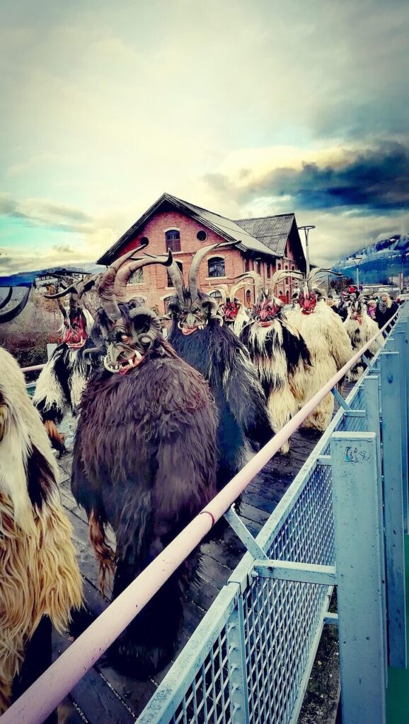 krampus, krampuslauf, biegi krampusa, prada krampusa, tradycja, św. mikołaj