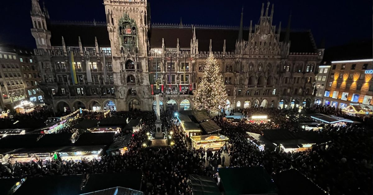 m2nchen, monachium, christkindlmarkt, jarmark bożonarodzeniowy, światła, miasto, noc