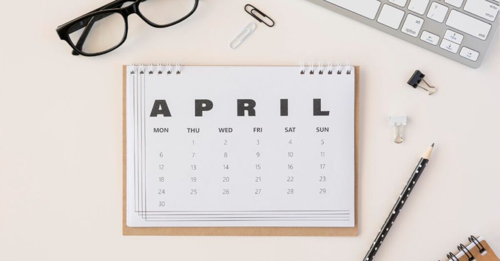 april, kwiecień, kalendarz, biurko, okulary