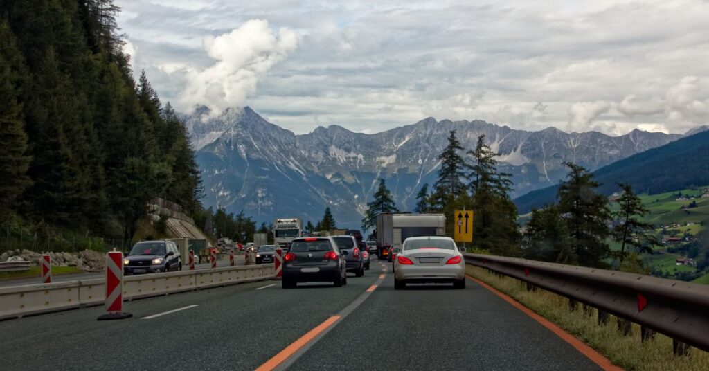 autostrada, zakaz zjazdu, tyrol, zakaz zjazdu z autostrady, góry, tranzyt