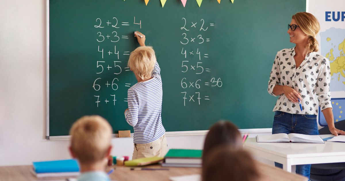 nauczyciel, klasa, szkoła, uczniowie, nauczanie, lekcja