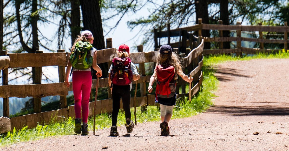 wędrówka, treking, nordic walking, wędrówka wiosną, wiosenna wędrówka