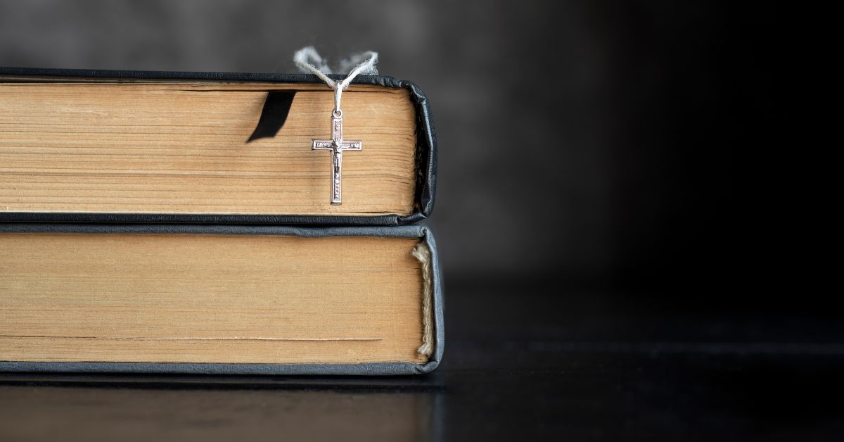 Biblia, religia, Szwajcaria, aktualności, aktualności Szwajcaria, sprzedaż Biblii w szwajcarii, pismo święte, chrześcijaństwo, chrześcijaństwo w Szwajcarii,