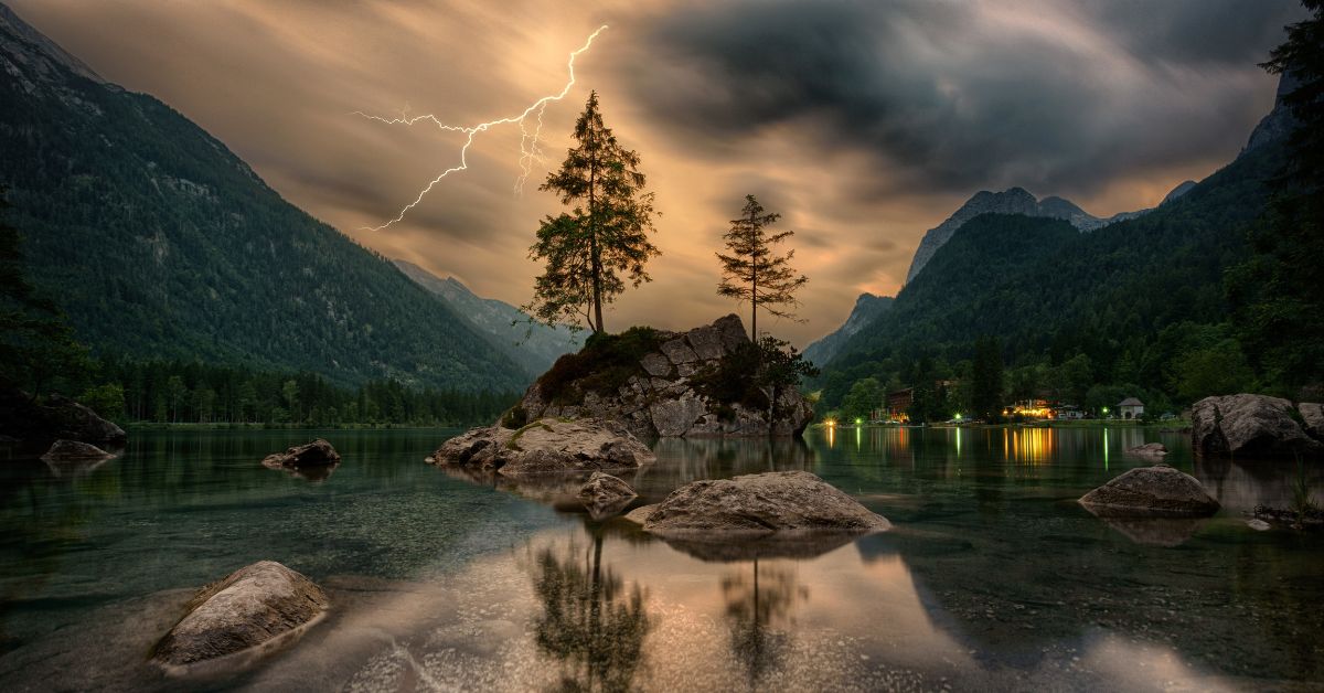 kantony, szwajcaria, burze, grad, ulewy, uderzenia pioruna, niepogoda, zjawiska naturalne, kataklizmy naturalne szwajcaria, zagrożenia szwajcaria, zjawiska pogodowe, szkody,