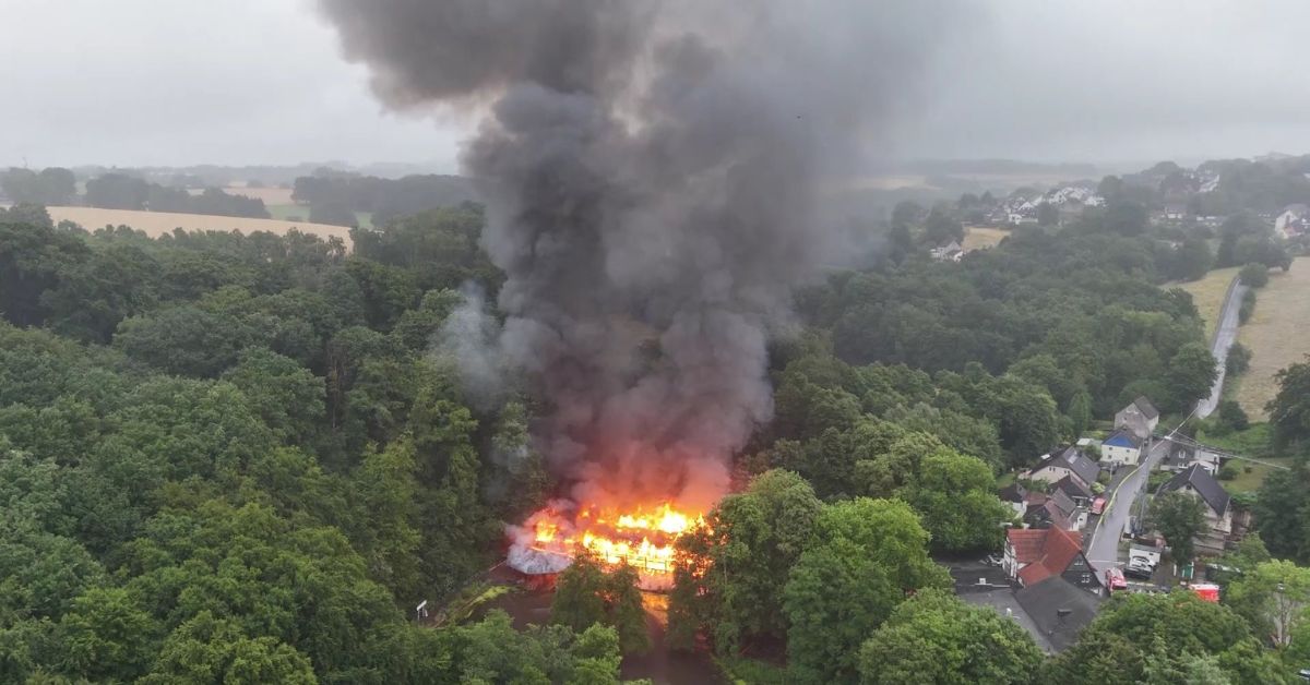 Pożar, Solingen, park rozrywki w Solingen, Nadrenia Północna-Westfalia, Park Ittertaler Märchenpark, Bergisches Land, niemcy, pożar w Solingen, pożar w parku rozrywki, aktualności, aktualności Niemcy,