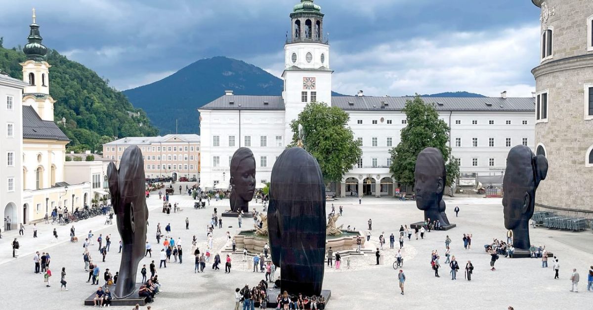 salzburg, residenzplatz salzburg, jaume plensa, rzeźby, wystawa