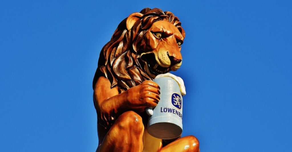 lew, figura, piwo, oktoberfest, löwenbräu, festzelt, namiot, wiesn