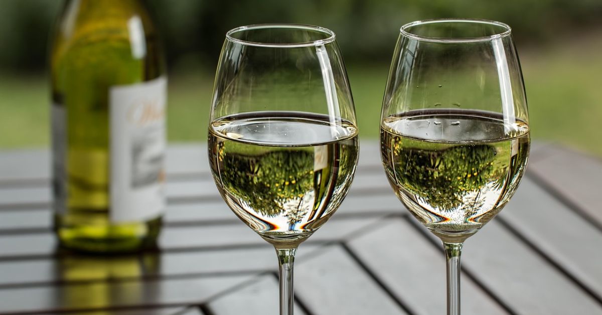 wino, białe wino, kieliszki, butelka wina, grüner veltliner