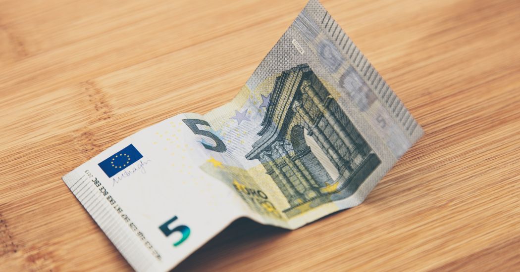 Austria, aktualności, aktualności Austria, 5 euro, banknot 5 euro, banknot w kopercie, banknot 5 euro w kopercie, banknot 5 euro w kopercie Austria, pineiądze od poczty, pieniądze od ministerstwa, gotówka w poczcie,