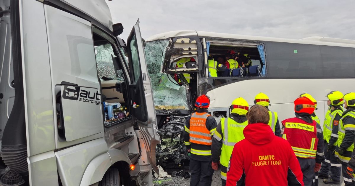 wypadek w Austrii, ciężarówka, polski autokar, autostrada A5 w Austrii, Drasenhofen, wypadek, wypadek w Austrii, wypadek polskiego autokaru w Austrii, Austria, aktualności, aktualności Austria,