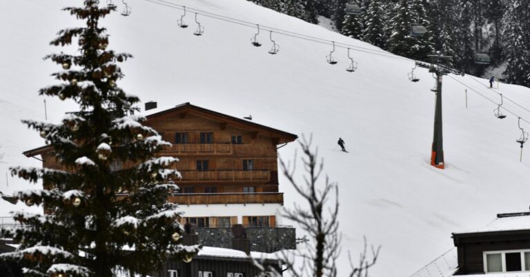 niedobór personelu w Szwajcarii, praca w Alpach, szwajcarska gastronomia, braki kadrowe hotele, oferty pracy sezonowej, ośrodki narciarskie Szwajcaria, praca w Szwajcarii, praca w Austrii, Austria, Szwajcaria, aktualności, sezon zimowy, praca w Alpach, sezon zimowy w Austrii, sezon zimowy w Szwajcarii, praca sezonowa,