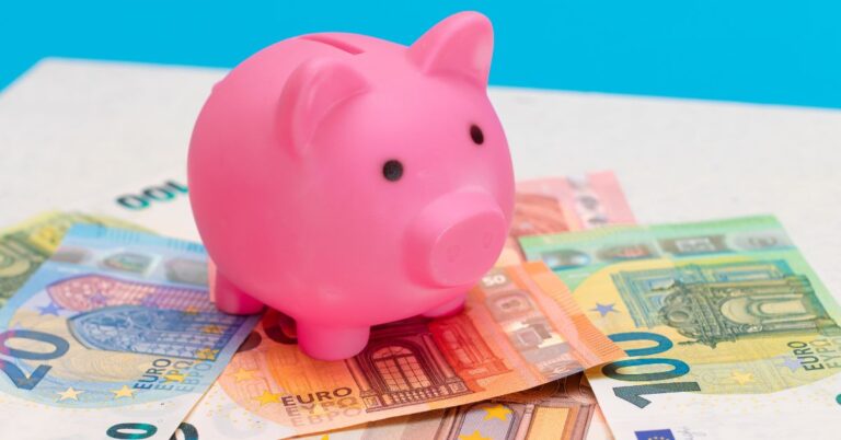 Austriacy, święta, Boże Narodzenie, inflacja, oszczędności, wydatki świąteczne, budżety domowe, prezenty, darowizny, Austria, prezenty w Austrii,