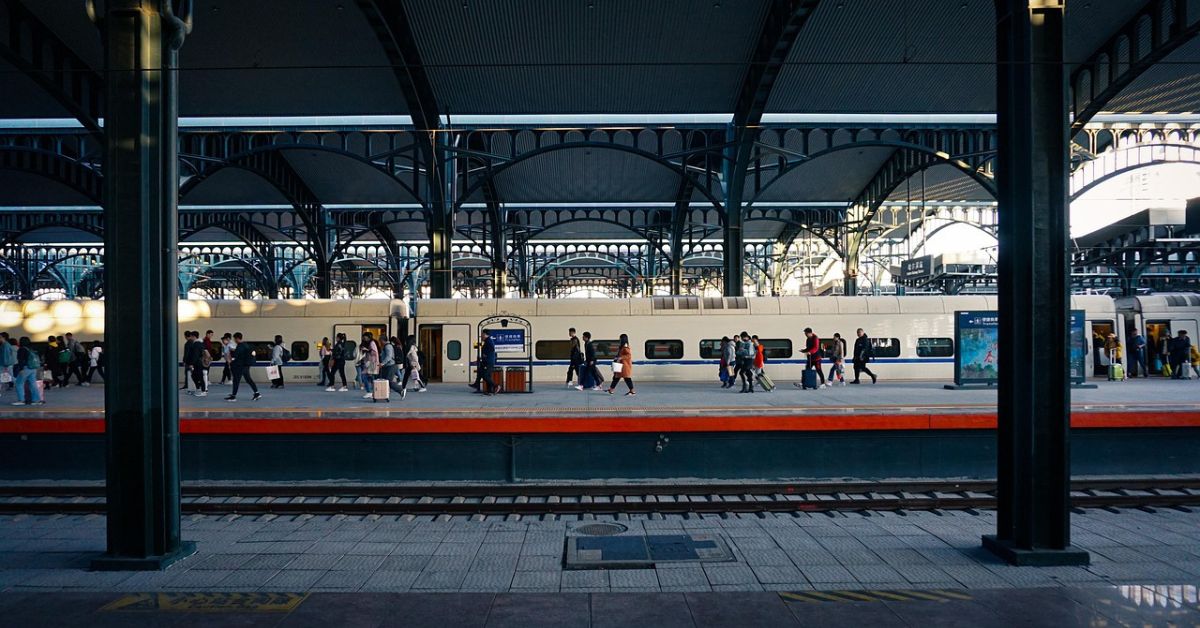 przestępczość na niemieckich dworcach, przemoc w Niemczech, przestępstwa seksualne Niemcy, raport Bundespolizei, bezpieczeństwo na kolei Niemcy, ataki na policję Niemcy, monitoring dworce Niemcy, statystyki przestępstw 2024, przemoc w pociągach, bezpieczeństwo publiczne Niemcy, Niemcy, przestępczość,