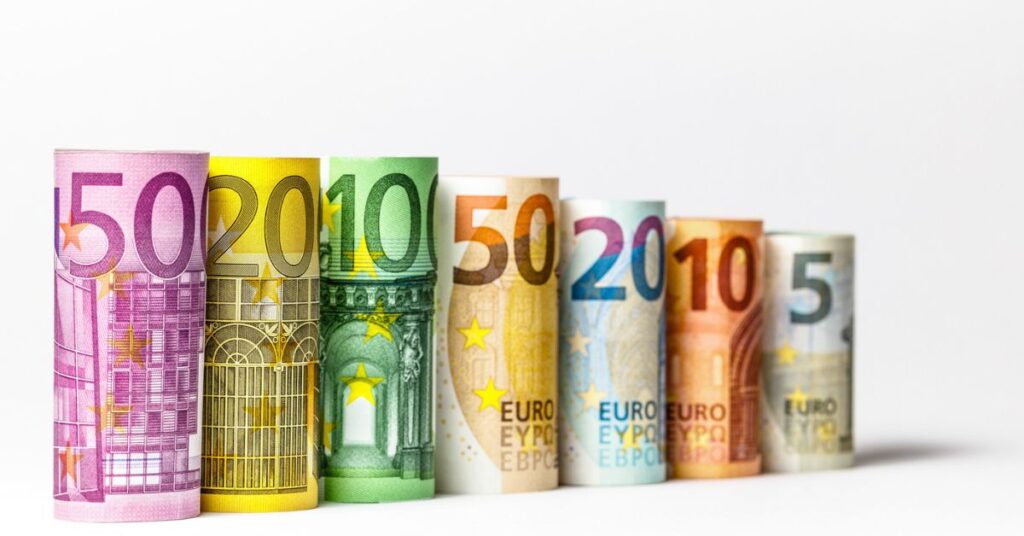 płaca minimalna Niemcy 2026, płaca minimalna w Niemczech, stawka minimalna 2026, podwyżka płacy minimalnej Niemcy, wynagrodzenie netto Niemcy, Minijob 2026, limit Minijob 2026, wynagrodzenia brutto, stawka godzinowa Niemcy, wynagrodzenie minimalne, podwyżka 2026, płaca minimalna netto, wynagrodzenie na rękę Niemcy, ustawowa płaca minimalna, stawka minimalna brutto, wynagrodzenie miesięczne, branże Niemcy płaca minimalna, układy zbiorowe płaca, podatki i składki Niemcy, płaca minimalna od 1 stycznia 2026, podwyżka płacy 2027, komisja ds płacy minimalnej, porównanie płacy minimalnej w Europie, prawo pracy Niemcy, studenci Minijob, ograniczenia zarobków Minijob,