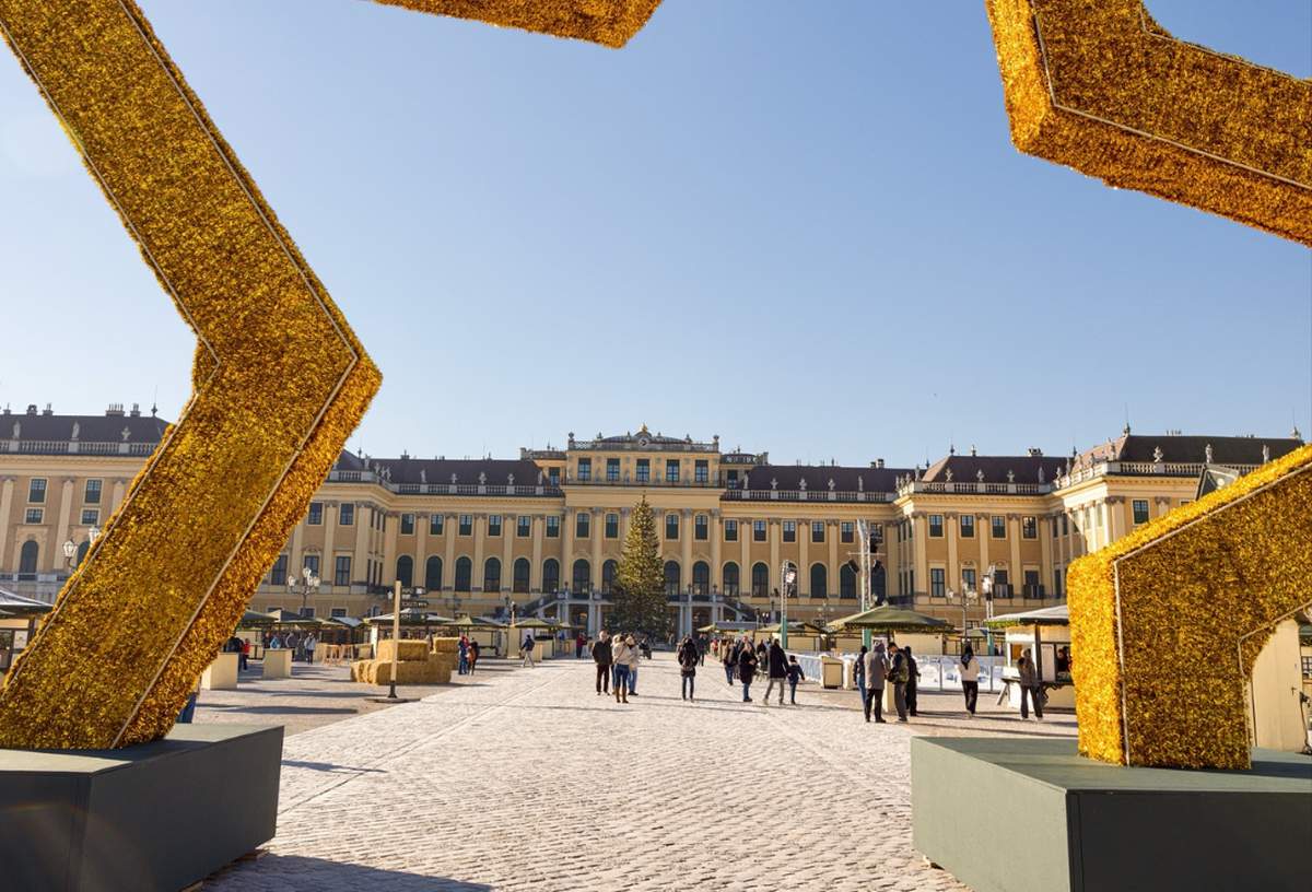 jarmark, jarmark Schönbrunn, jarmark przy pałacu Schönbrunn, pałac Schönbrunn, jarmarki bożonarodzeniowe w Austrii, najpopularniejsze jarmarki w Austrii, Austria,