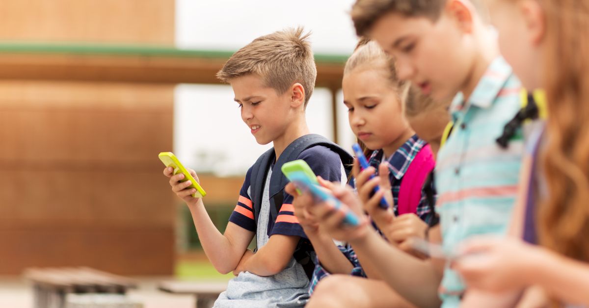 zakaz smartfonów w szkołach, Fryburg, Szwajcaria, telefony komórkowe w szkołach, parlament kantonalny, edukacja w Szwajcarii, szkoły w kantonie Fryburg, kanton Fryburg, aktualności, aktualności Szwajcaria, zakaz telefonów, zakaz telefonów w szkołach, zakaz telefonów w szkołach w Szwajcarii, zakaz telefonów w szkołach w Fryburgu,