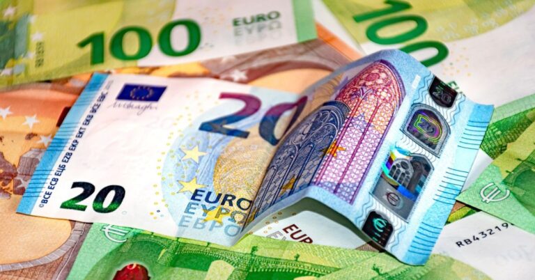 pieniadze, euro, wypłata, wzrost wynagrodzeń, płaca minimalna, zarobki