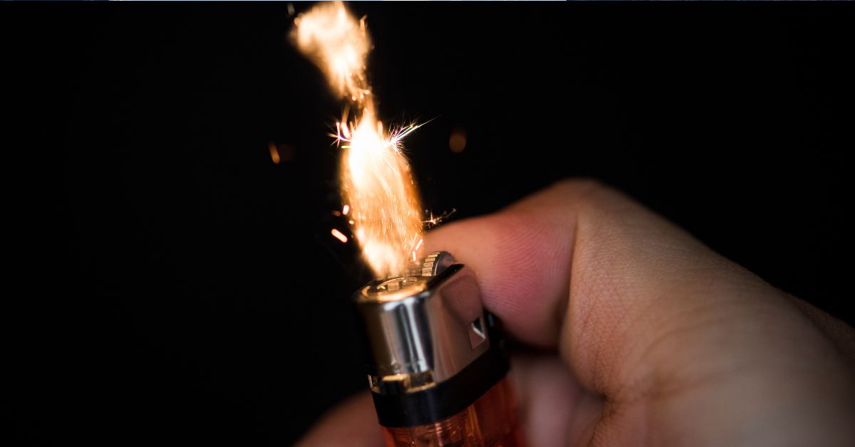 podpalacz, podpalenie, próba zabójstwa, podpalenie namiotów, zbrodnia