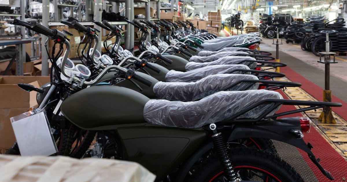 KTM, zwolnienia w KTM, Bajaj, Austria, motocykle, restrukturyzacja, GASGAS, Husqvarna, redukcja kosztów, zwolnienia pracowników, zarządzanie, restrukturyzacja firmy, rynek motocyklowy, efektywność, upadłość KTM, Aktualności, aktualności Austria,