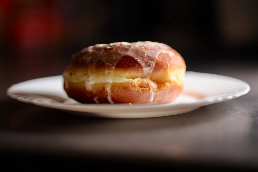 Tłusty Czwartek, Austria, Schmutziger Donnerstag, Unsinniger Donnerstag, karnawał, Fasching, Faschingszeit, Faschingsdienstag, pączki, pączek, Krapfen, Faschingskrapfen, Marillenmarmelade, morela, pączki w Austrii, Tłusty Czwartek Austria, karnawał Austria, tradycje karnawałowe, zwyczaje Austria, Polska Austria różnice, kalendarz karnawału, Ostatki, Weiberfastnacht, Tyrol, Wiedeń, Opernball, 