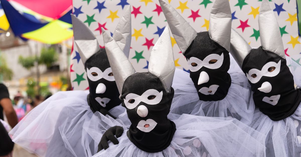 karnawał w Szwajcarii, fasnacht Szwajcaria, Basler Fasnacht, karnawał w Bazylei, karnawał w Lucernie, Luzerner Fasnacht, Morgestraich Bazylea, Guggenmusik Szwajcaria, Bauernfasnacht, tradycje karnawałowe Szwajcaria, karnawał protestancki, karnawał katolicki, różnice Bazylea Lucerna, daty karnawału Szwajcaria, kiedy Fasnacht Bazylea, kiedy karnawał w Lucernie, dni wolne karnawał Szwajcaria, wolne w Bazylei karnawał, praca w karnawale Szwajcaria, sklepy zamknięte Bazylea, Plakette Fasnacht, Blaggedde Bazylea, cena plakietki Fasnacht, räppli konfetti Bazylea, zasady Fasnacht, karnawał Bazylea UNESCO, Morgestraich godzina, anonimowość Fasnacht, maski karnawałowe Szwajcaria, kultura karnawałowa Szwajcaria, zwyczaje Bazylea Lucerna, Polacy w Szwajcarii karnawał, kultura szwajcarska tradycje, transport Fasnacht Bazylea, noclegi karnawał Szwajcaria, poradnik Fasnacht, jak przeżyć Fasnacht, różnice karnawał Polska Szwajcaria, jedzenie karnawałowe Szwajcaria, Bazyela, Lucerna, karnawał, Szwajcaria, Fasnacht,