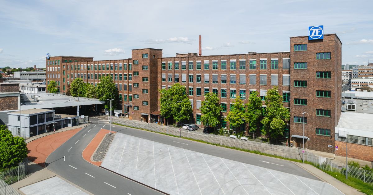 ZF strata, ZF wyniki finansowe, niemiecki przemysł motoryzacyjny, kryzys motoryzacji Niemcy, dostawcy części samochodowych Niemcy, redukcja zatrudnienia ZF, ZF zadłużenie, ZF, Niemcy, aktualności, aktualności Niemcy,