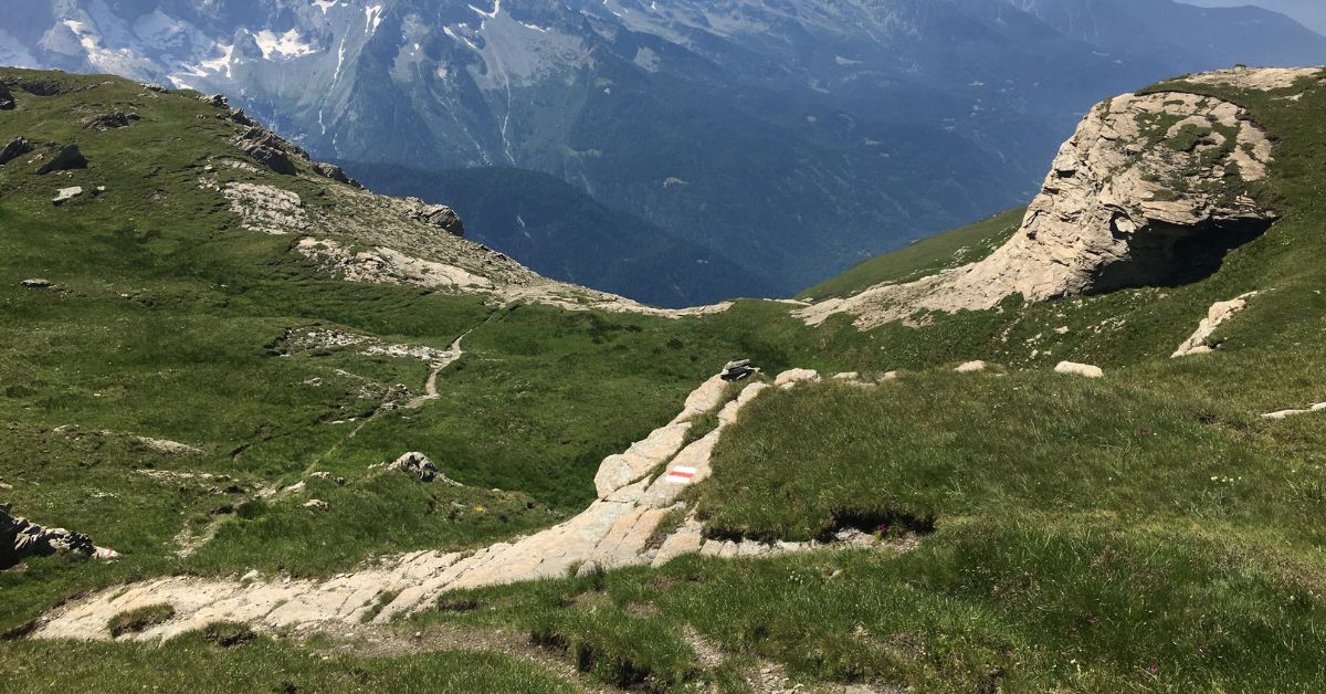 Szwajcaria osuwisko, Valais szczelina w ziemi, Val d'Anniviers, Chippis ewakuacja, pęknięcie ziemi Alpy, osuwisko w Szwajcarii, osuwiska w Alpach, szczelina, szczelina w szwajcarskich alpach, Chippis, Szwajcaria,