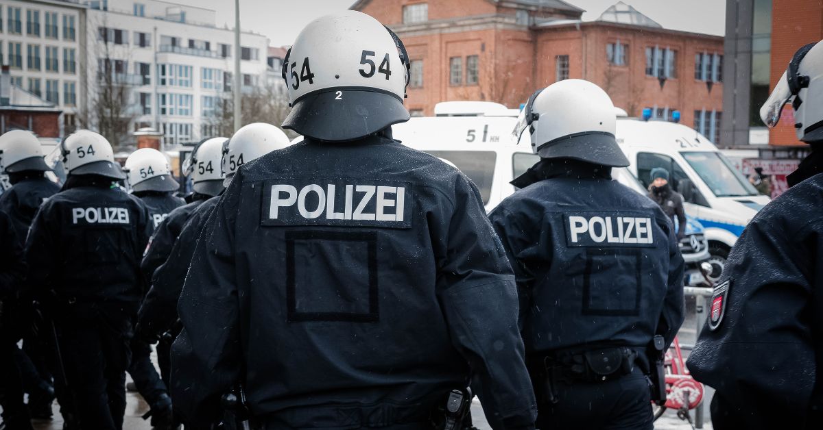 przestępczość Szwajcaria 2025, kanton Zurych przestępczość, spadek przestępczości Zurych, przestępczość młodzieży Szwajcaria, przemoc domowa Zurych, statystyki przestępczości Szwajcaria, oszustwa telefoniczne Szwajcaria, cyberprzestępczość Szwajcaria, policja Zurych działania, bezpieczeństwo w Szwajcarii, Zurych, przestępczość, Szwajcaria, aktualności, aktualności Szwajcaria,