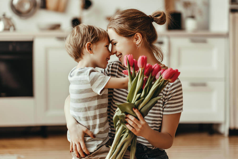 Mama z dzieckiem świętująca Dzień Matki w Szwajcarii