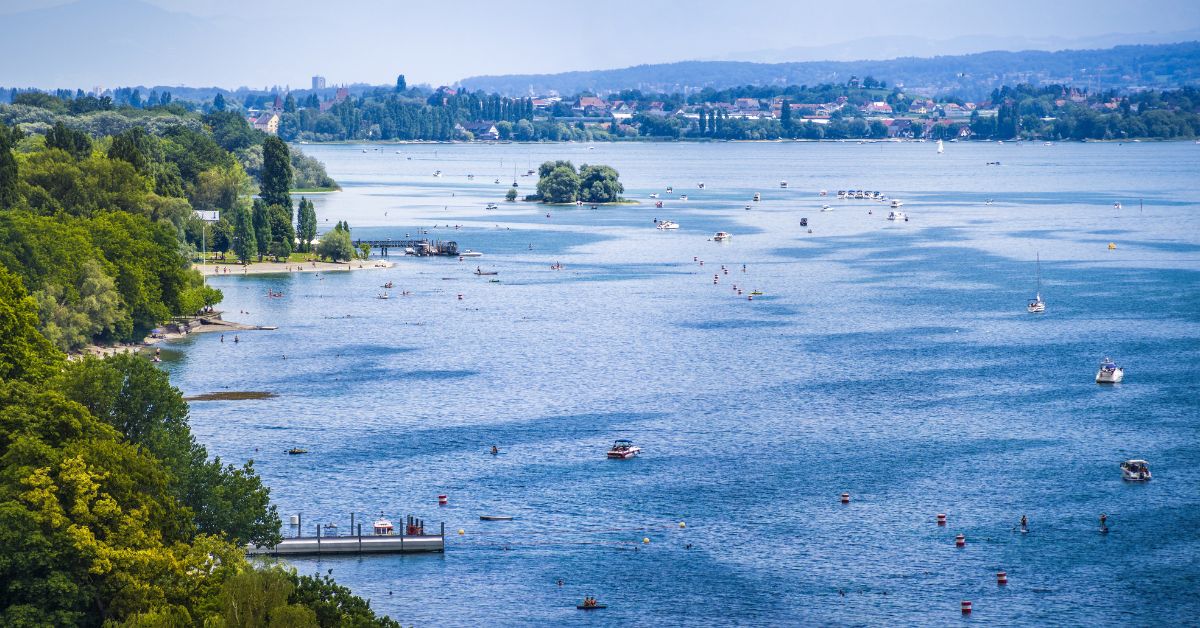 Jezioro Bodeńskie, poziom wody Jeziora Bodeńskiego, niski stan wody, Jezioro Bodeńskie susza, niedobór wody, Konstancja, poziom jeziora, zmiany klimatu, Szwajcaria, Niemcy, Austria, rekordowo niski poziom wody, aktualności,