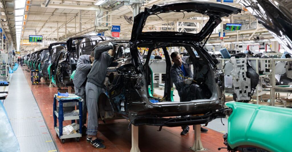 BMW Steyr, fabryka BMW w Austrii, BMW oszczędności, BMW prognozy 2026, produkcja silników BMW, Steyr Austria, zakład BMW Steyr, silniki elektryczne BMW, przemysł motoryzacyjny Austria, wyniki finansowe BMW, produkcja silników w Austrii,