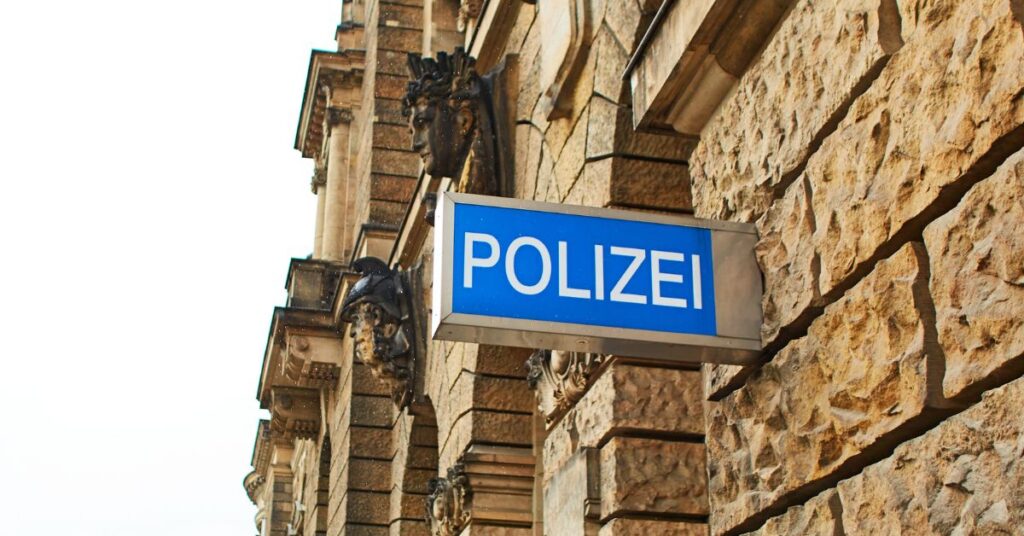 oszustwo bankowe, atak hakerski na konto, phishing, oszustwo telefoniczne, policja Austria, Vorarlberg, cyberprzestępcy, fałszywy pracownik banku, wyłudzenie danych, bankowość internetowa, FinanzOnline, bezpieczeństwo konta bankowego, oszustwa internetowe, ochrona przed phishingiem, Austria, aktualności, aktualności Austria,