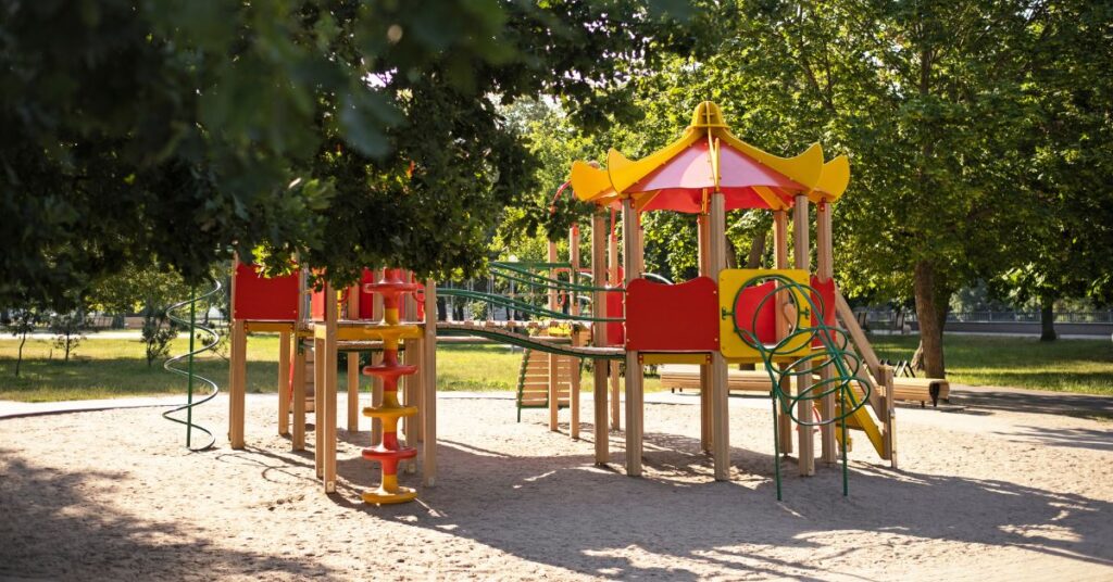 Szwajcaria, place zabaw w Szwajcarii, skażenie ołowiem, ołów w glebie, zanieczyszczenie gleby, bezpieczeństwo dzieci, rekultywacja placów zabaw, place zabaw dla dzieci, Szwajcaria. aktualności, aktualności Szwajcaria,
