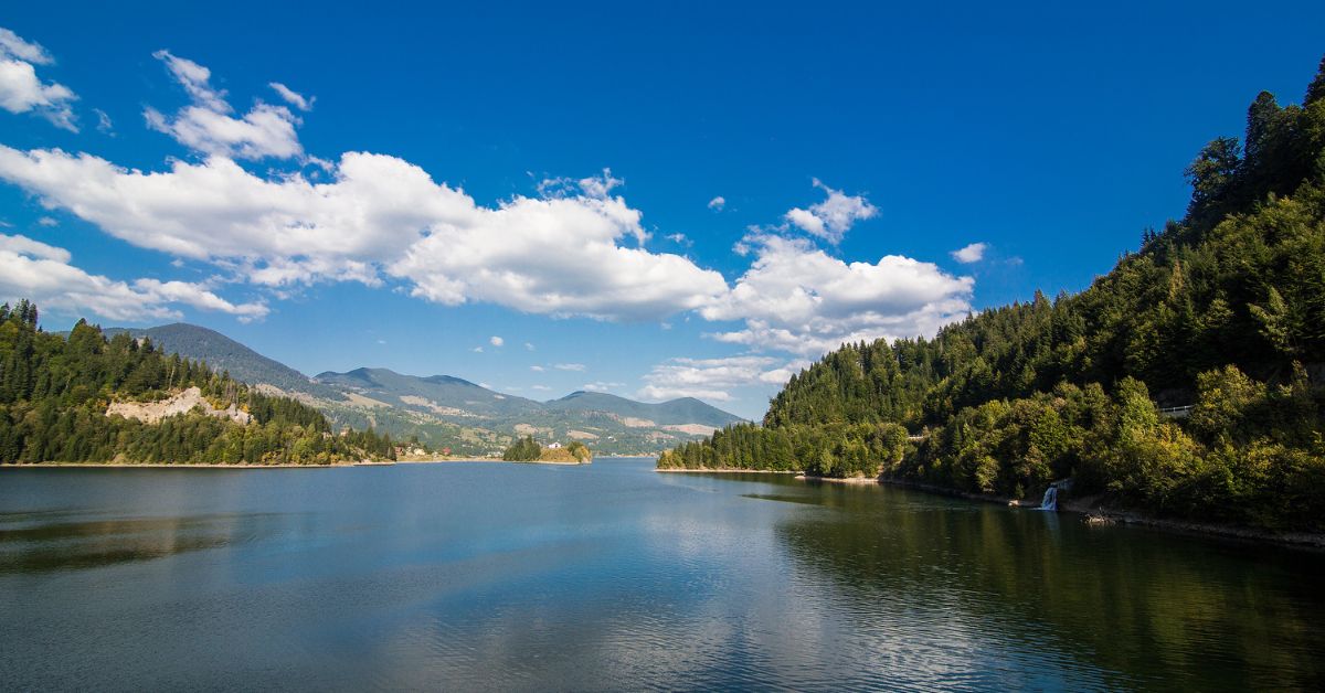Austria, jeziora w Austrii, najpiękniejsze jeziora Austrii, kąpieliska Austria, Fuschlsee, Traunsee, Mattsee, Wolfgangsee, Attersee, Zeller See, wypoczynek nad jeziorem, sporty wodne Austria, nurkowanie Austria, żeglarstwo Austria, rodzinne wakacje Austria, turystyka Austria,
