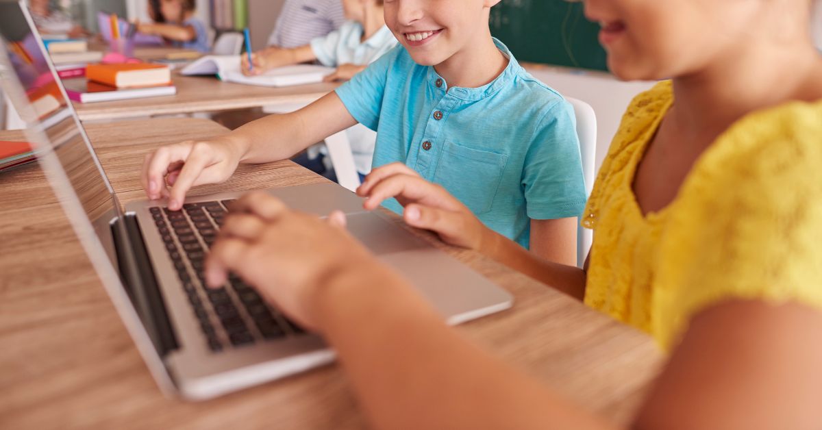 Austria, szkoły w Austrii, edukacja w Austrii, laptopy dla uczniów, tablety dla uczniów, cyfryzacja szkół, edukacja cyfrowa, Mittelschule, budżet edukacyjny Austrii, sprzęt dla szkół, cyfrowa edukacja w Austrii, laptopy w szkołach w Austrii, aktualności, aktualności Austria,