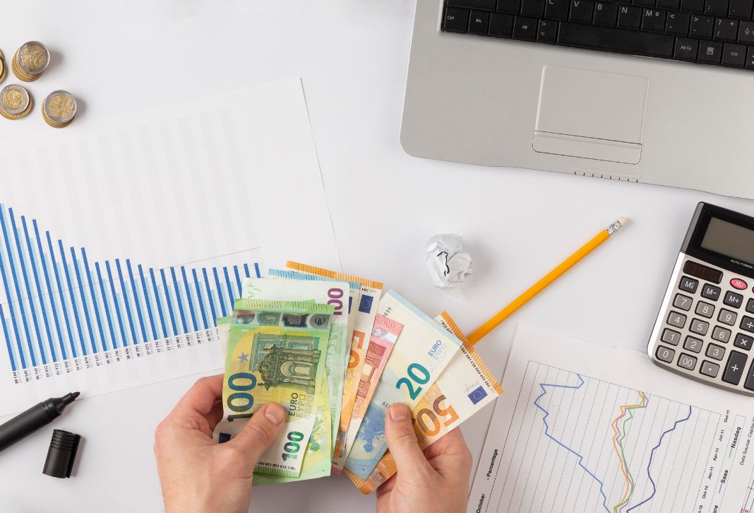 Austria: fundusz zabezpieczający pensje pracowników traci rezerwy. AK ostrzega przed problemami od 2027 roku