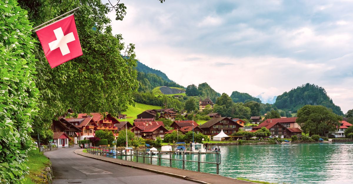 Szwajcaria, wypadki w Szwajcarii, turyści w Szwajcarii, Caumasee, jeziora w Szwajcarii, utonięcia w Szwajcarii, niebezpieczne miejsca w Szwajcarii, góry w Szwajcarii, wypadki w Alpach, turystyka w Szwajcarii, niebezpieczne szlaki, turystyka górska, bezpieczeństwo w górach, popularne miejsca w Szwajcarii ,
