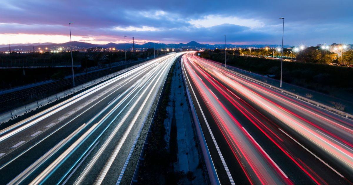 prędkość na autostradach, polskie autostrady, niemieckie autostrady, autostrady bez limitu, Niemcy autostrady, kierowcy w Polsce, przekraczanie prędkości, GDDKiA, dane GDDKiA, pomiar prędkości, odcinkowy pomiar prędkości,
