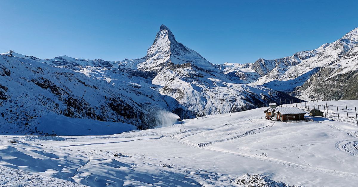 Matterhorn sezon narciarski, Zermatt otwarcie stoków, narty w Szwajcarii, lodowiec Theodul, Zermatt Bergbahnen AG, opady śniegu w Alpach, wyciągi narciarskie Matterhorn, Matterhorn Glacier Ride II, Plateau Rosa 1 i 2, Klein Matterhorn, Testa Grigia, sezon narciarski w Alpach, warunki narciarskie w Zermatt, szwajcarskie ośrodki narciarskie, Szwajcaria, aktualności, aktualności Szwajcaria,